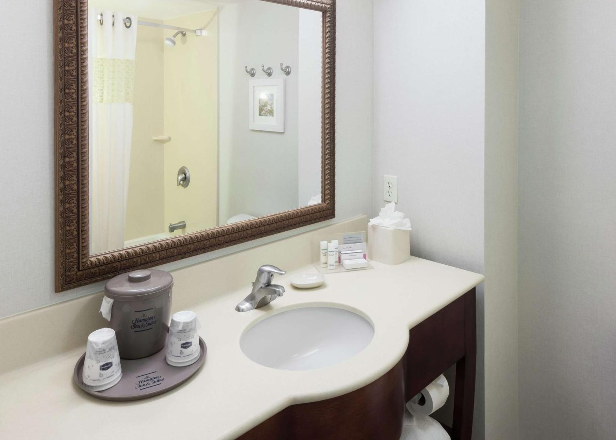 Hampton Inn & Suites Westford-Chelmsford Bagian luar foto